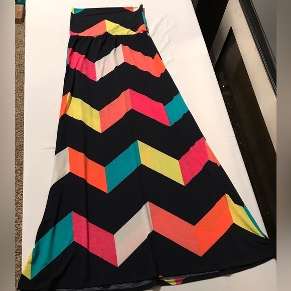 BEAUTIFUL NEW COLORFUL BOTIQUE MAXI SKIRT SIZE MEDIUM BY EMERALD - Picture 2 of 6